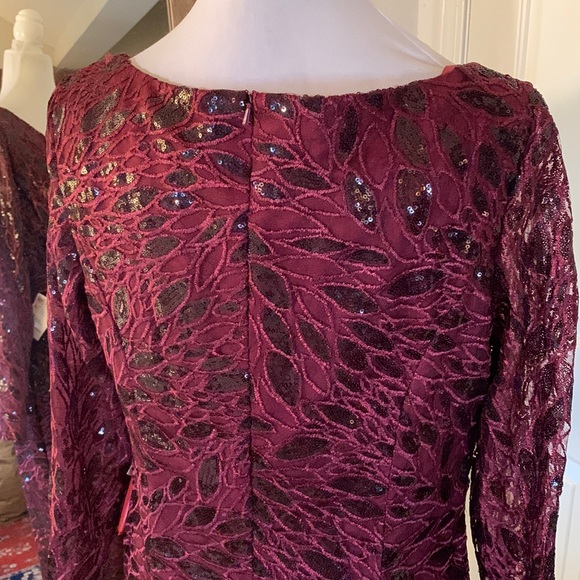 MAC DUGGAL
Long Sleeve Ruched Sequined V Neck Gown - Picture 13 of 15